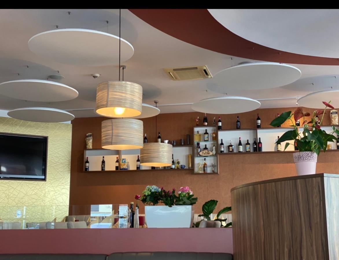 Hotel Toscana Borna Bagian luar foto